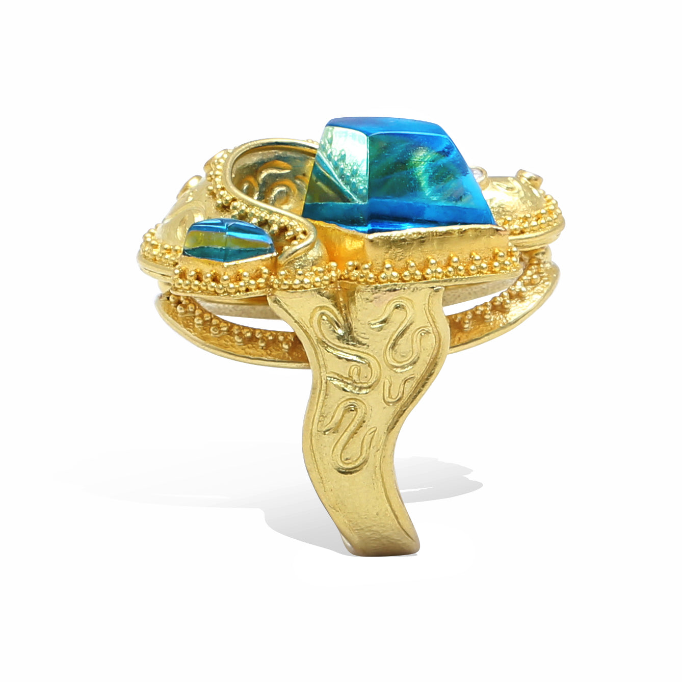Gold high jewelry ring with beautiful blue topaz and sparkling diamonds