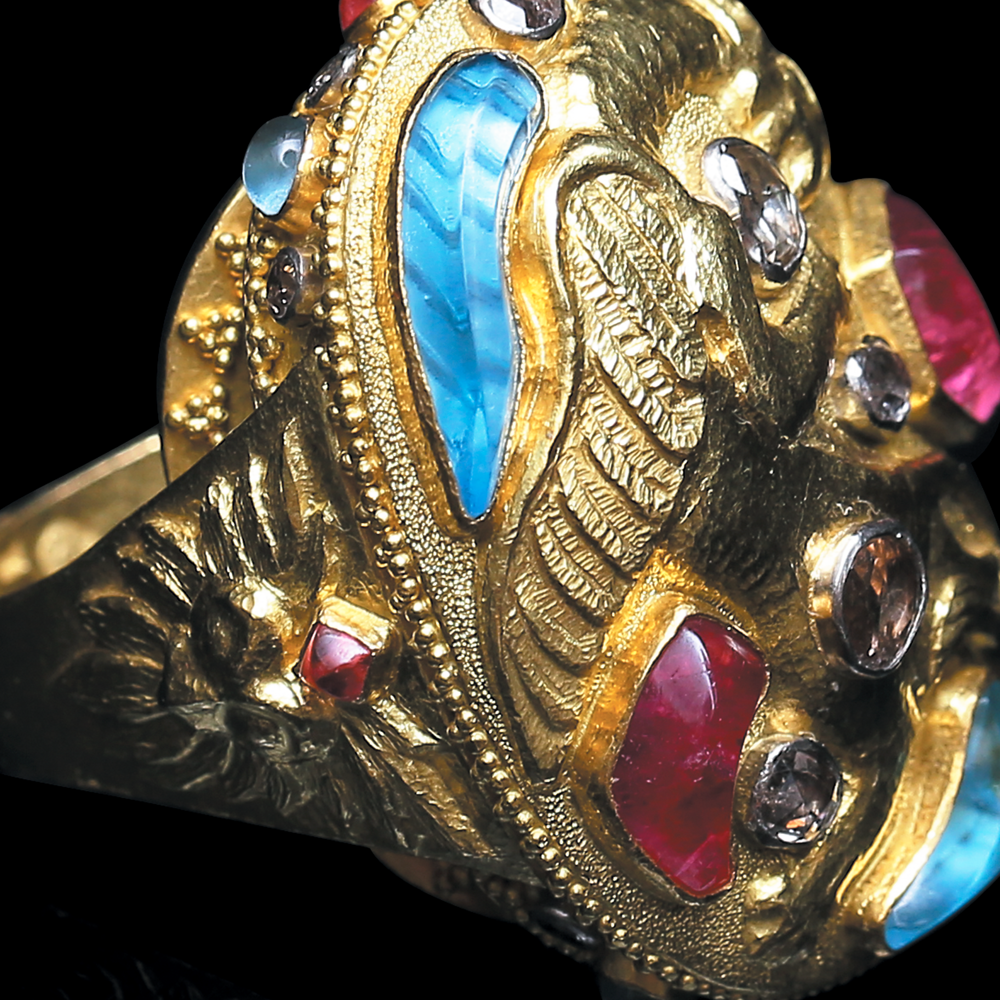 Close up of Marilisi high jewelry ring Majesty with tourmalines and blue topaz for collectors