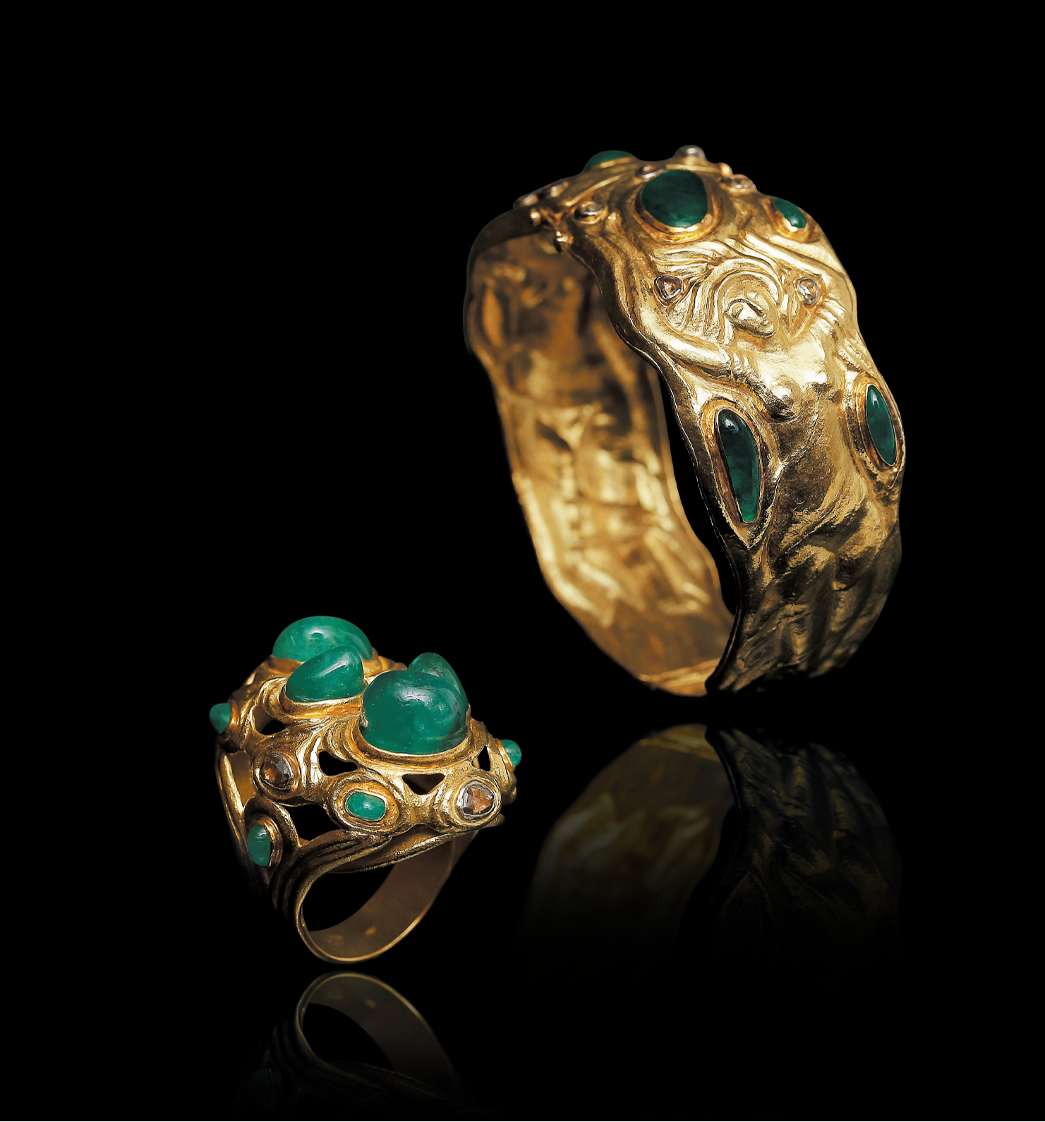 Ring and bracelet in gold and green emeralds from Marilisi Jewelry House